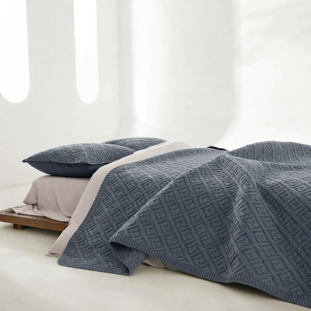 Pet Hair Repellent Quilt Set for Dogs & Cats – Pet-Friendly Bedding Cover