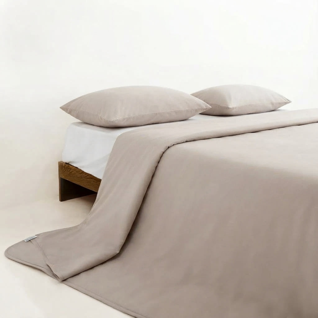 Pet-Friendly Quilt Bedding Cover for Dogs and Cats for Comfortable Home Use